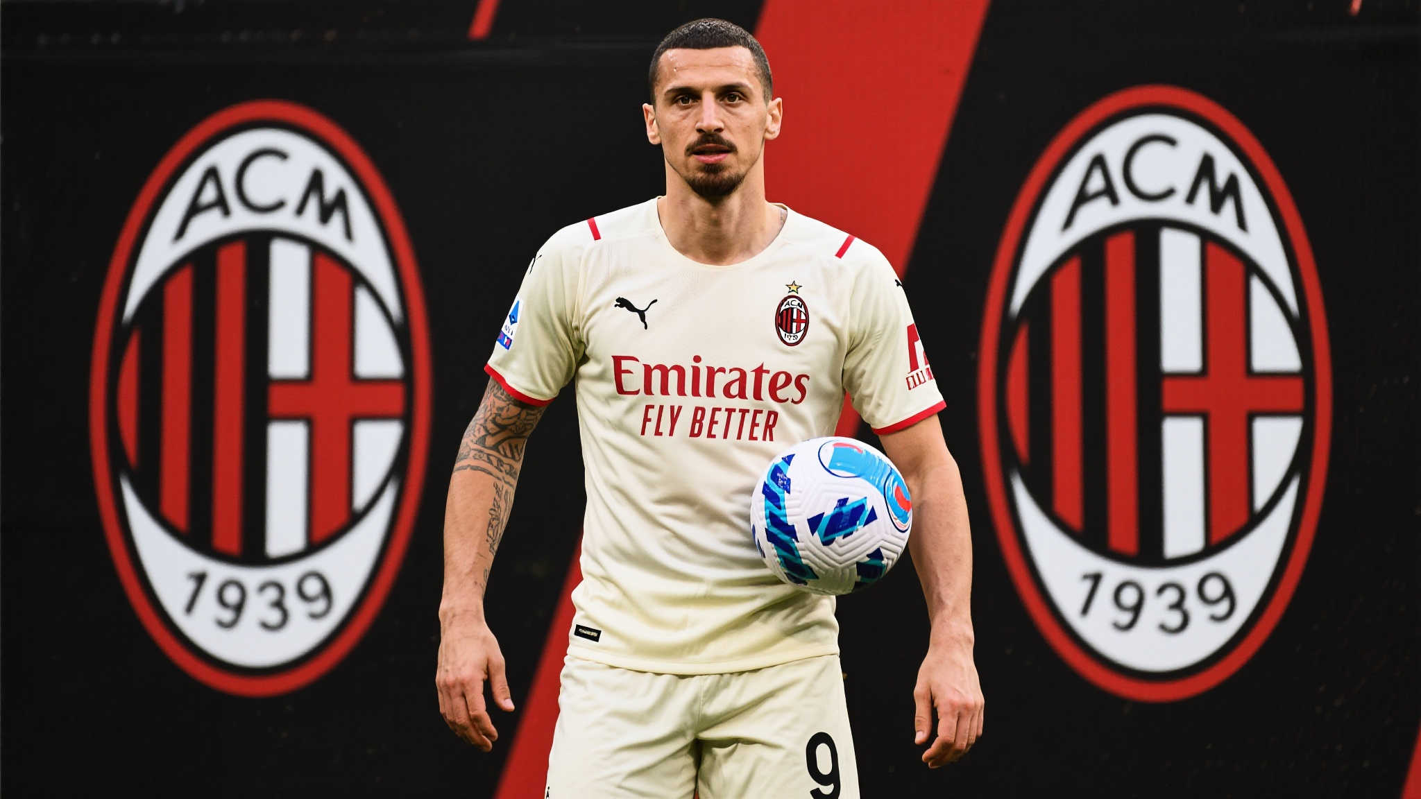 米兰密洽勒沃库森:扎卡转会事宜浮出水面 随着欧洲转会市场的持续升温,AC米兰再度引起了球迷